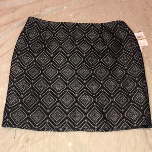 Amanda + Chelsea black & white geometric skirt NWT